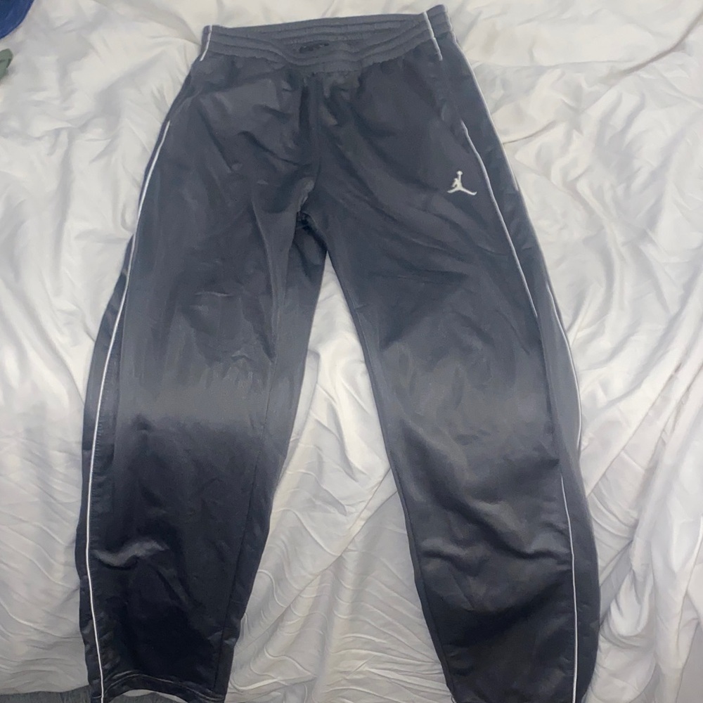 Unisex gray athletic Jordan sweatpants!